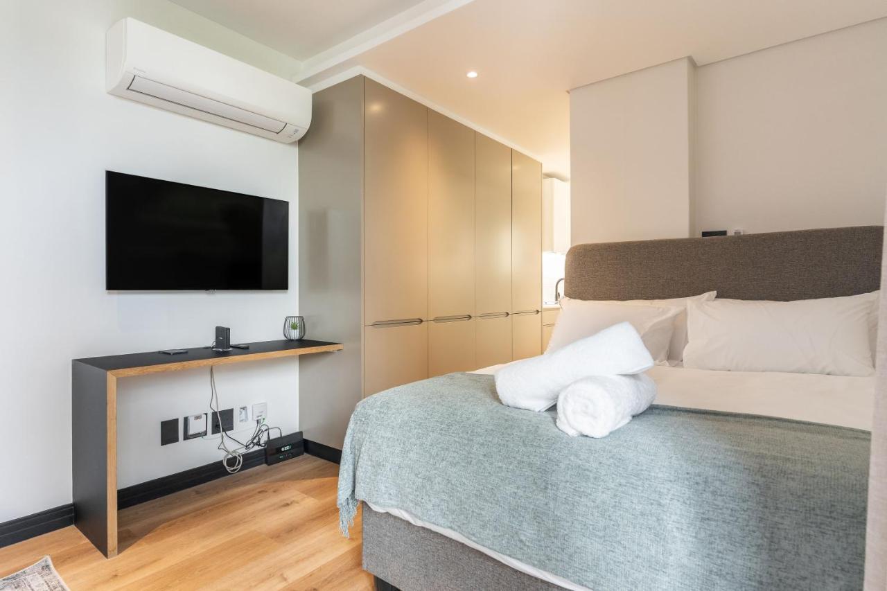 102 Marvol - Beautiful Modern Sea Point With Parking Apartment Cape Town