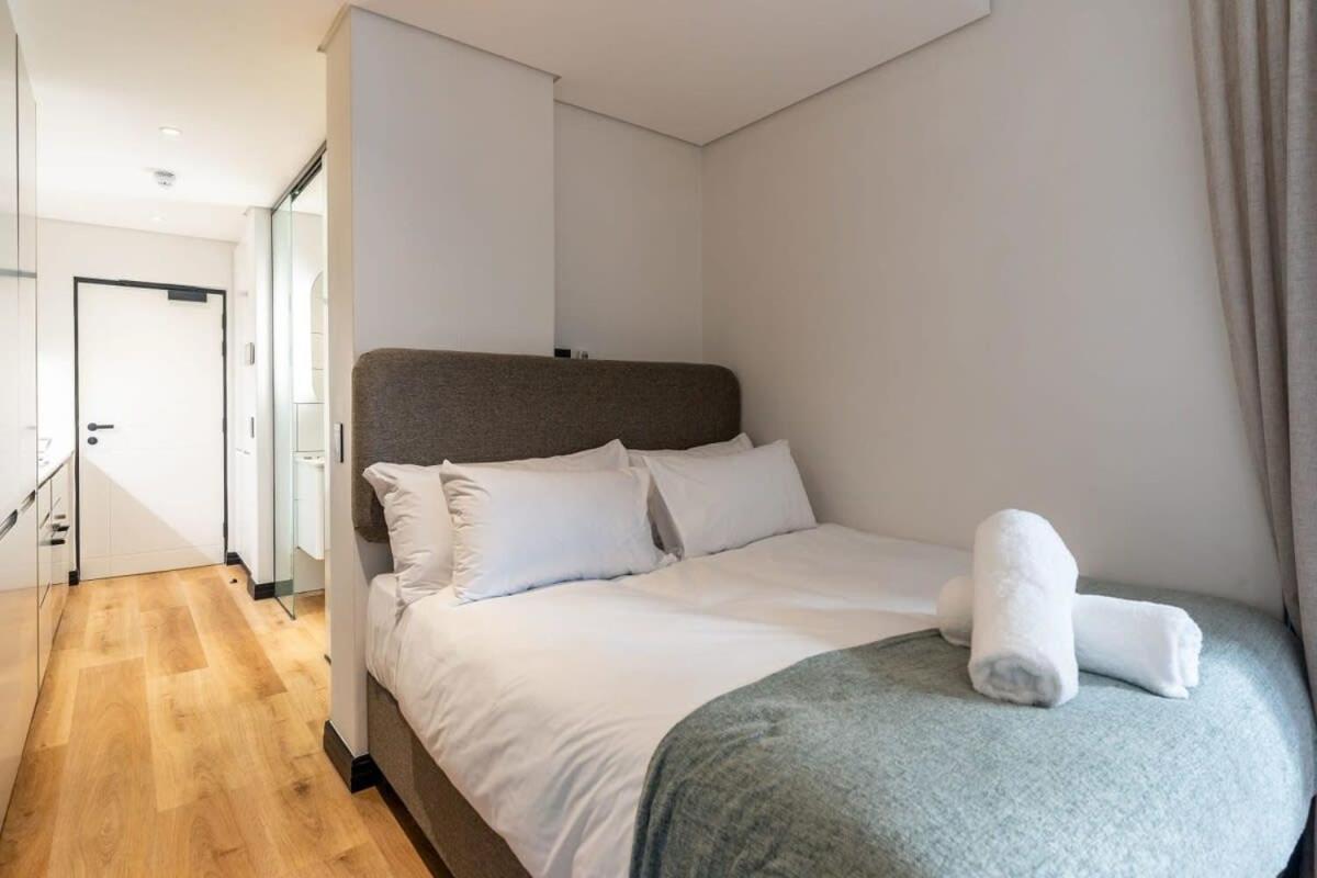 102 Marvol - Beautiful Modern Sea Point With Parking Apartment *